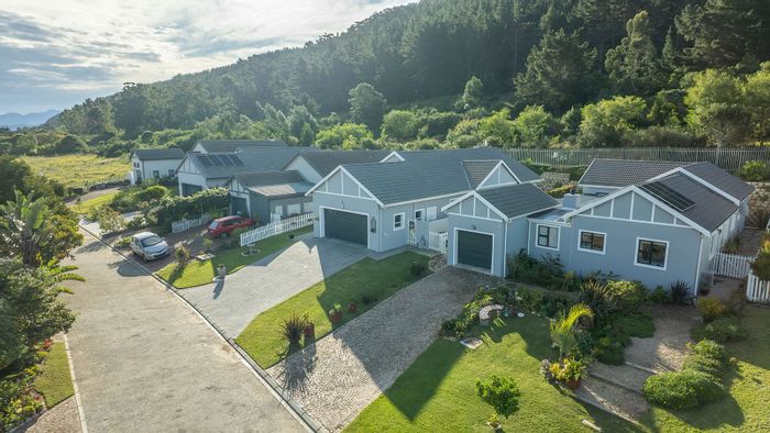 Sedgefield Central House For Sale: 3 beds, gated estate, garage, solar system.