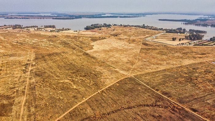 Vaal Marina Central: For Sale - Vacant Land Residential with wildlife access and Vaal Dam views.