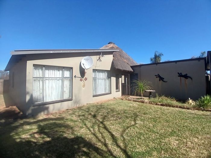 For Sale: House in Roosheuwel Ext 2 with pool, garages, and entertainment area.