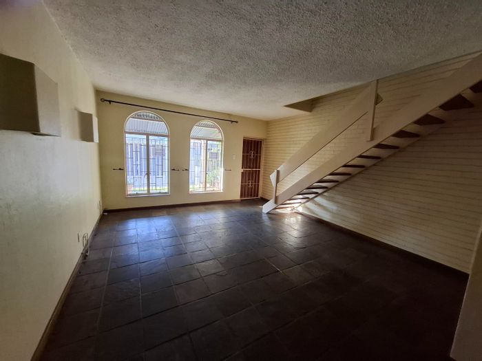 Kilner Park Apartment For Sale: 2 Bedrooms, Garage, Extra Parking, Open-Plan Living.