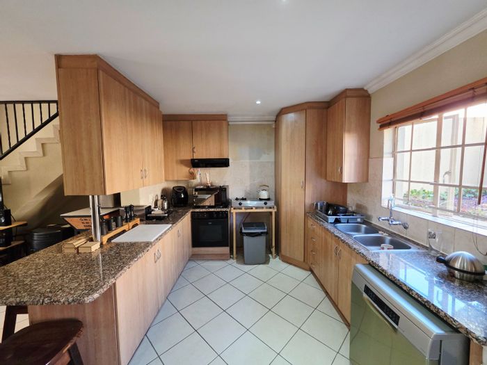 La Montagne Townhouse For Sale: 3 bedrooms, pet-friendly garden, secure complex amenities.