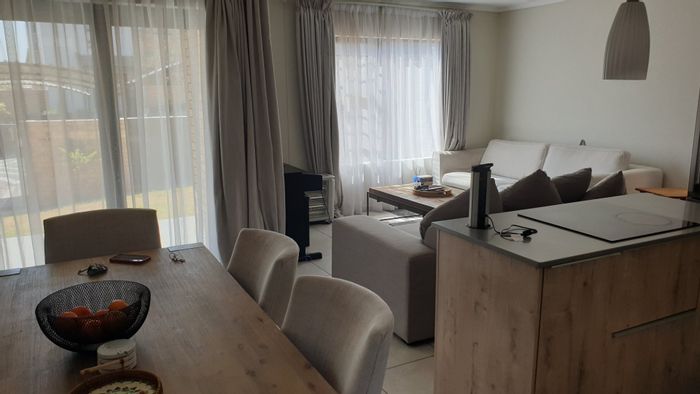 Amberfield Townhouse For Sale: 3 Bedrooms, Pool, Security, and Garden Space.