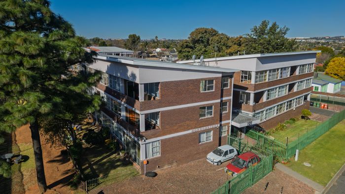 Eastleigh Apartment For Sale: 3 Bedrooms, balcony, secure parking, near schools and mall.