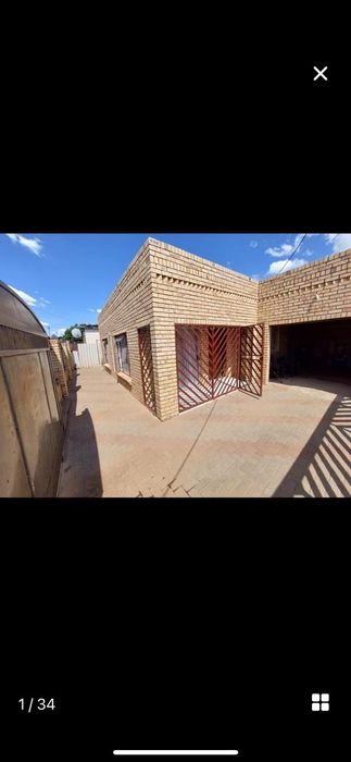 For Sale: House in Turflaagte with 3 bedrooms, 2 bathrooms, and income-generating flatlets.
