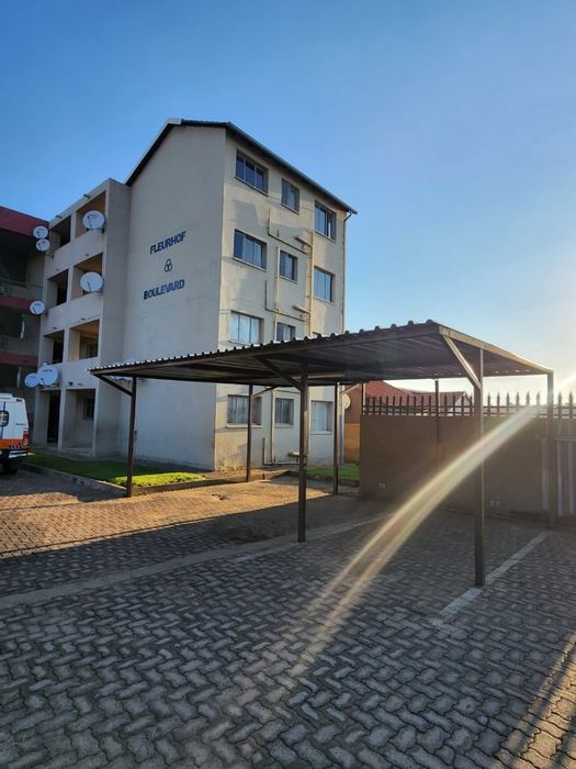 Two-bedroom apartment for sale in Fleurhof with great views and privacy.