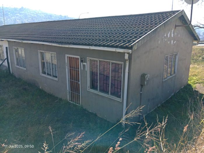 Copesville House For Sale: 3 bedrooms, spacious living, and kitchen potential.