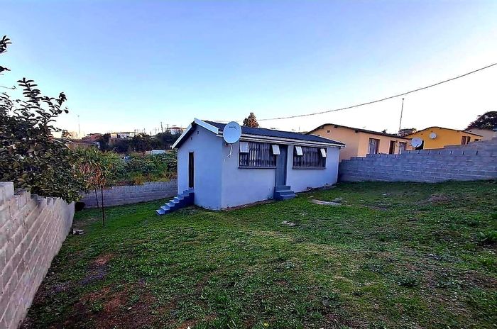 For Sale: House in Mdantsane Nu 14 with large yard, secure features, and amenities nearby.
