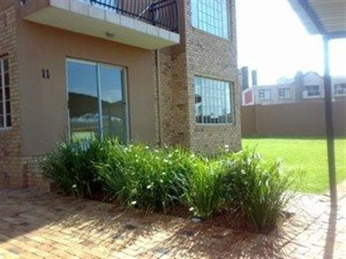 Secure 2-bed, 2-bath apartment in Rangeview with amenities and peaceful surroundings.