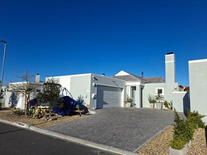 For Sale: House in Sunningdale with 3 beds, inverter, and outdoor entertaining space.