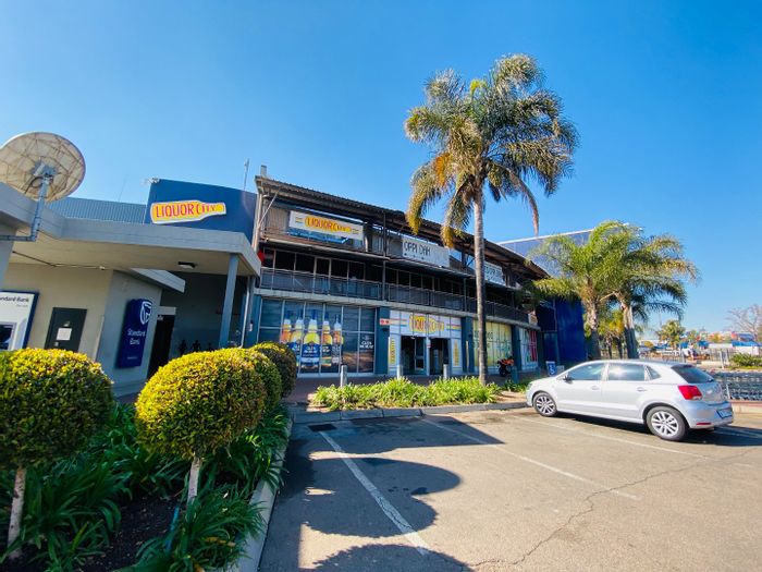 Commercial Space To Rent in Rooihuiskraal: Open plan, balcony, 24/7 security.