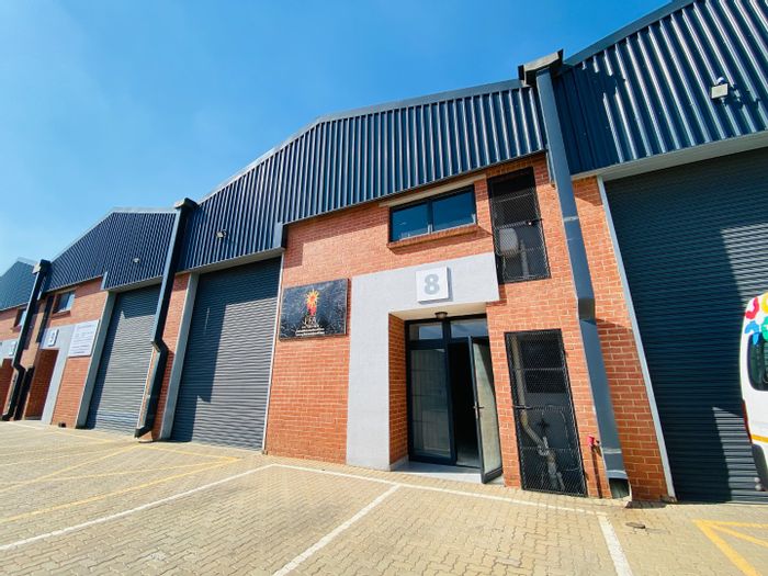 Industrial space to rent in Laser Park with high ceilings and secure access.