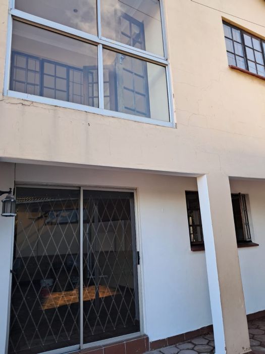 1.5 Bedroom Duplex Apartment to Rent in Bluff with secure parking and shared driveway.