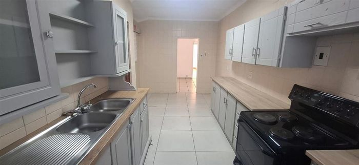 House for Sale in Witkoppie Ridge: 3 Bedrooms, Staff Quarters, Single Garage.