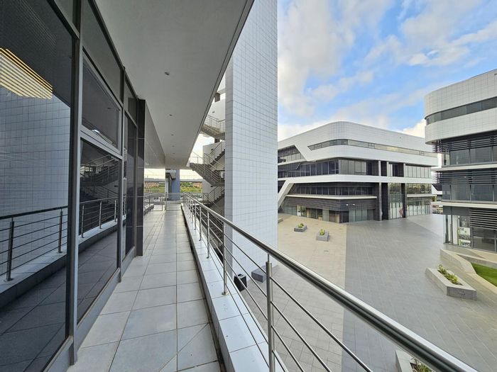 Doringkloof Commercial Space To Rent: 372m², parking, security, and amenities included.