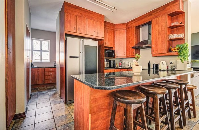 For Sale: House in Glen Erasmia with 4 bedrooms, double garage, and spacious layout.