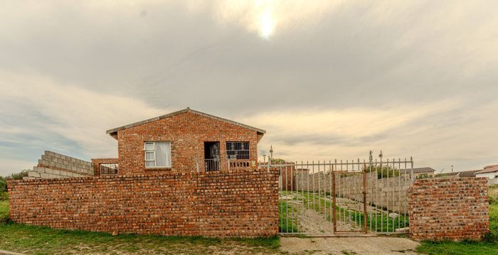 3-Bedroom House For Sale in Bethelsdorp with spacious yard and flatlet potential.