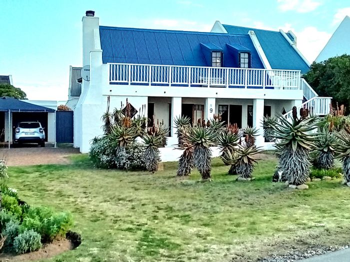 Boggomsbaai House For Sale: 4 Bedrooms, Sea Views, Short Walk to Beach.