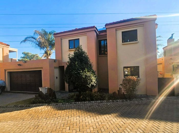 Eldoraigne Townhouse For Sale: 3 beds, garden, braai area, secure estate living.