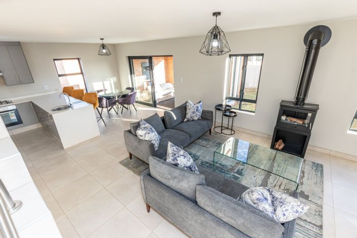 For Sale: Townhouse in Avianto Estate, 3 beds, indoor braai, garage, walled yard.