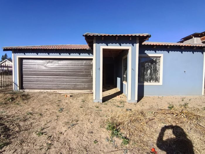 New 3-bedroom house for sale in Bloemspruit with double garage and open-plan living.