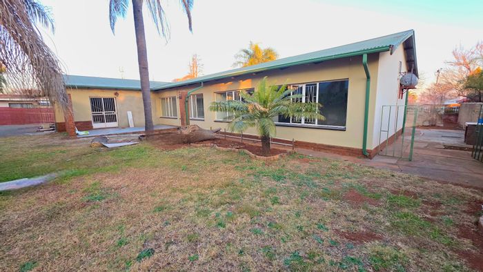 Erasmia House For Sale: 4 bedrooms, outbuilding, spacious patio, and double garage.