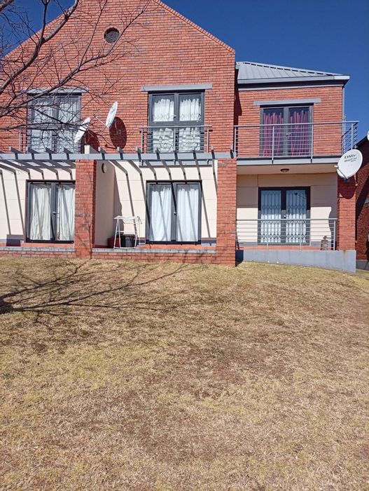 Auckland Park Apartment For Sale: 1-bedroom, 24hr security, near UJ and Campus Square.