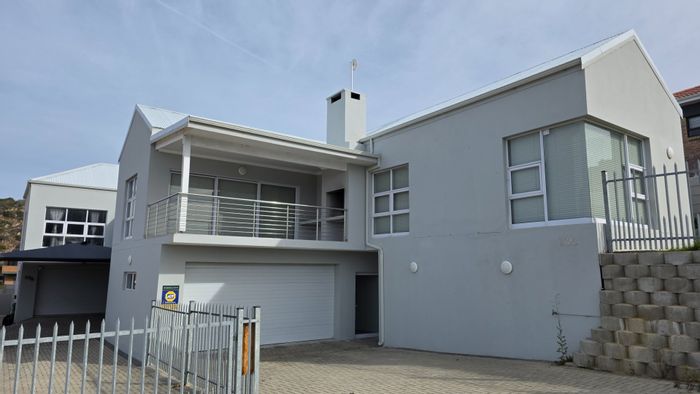 Island View House For Sale: 3 beds, ocean views, double garage, fenced yard.
