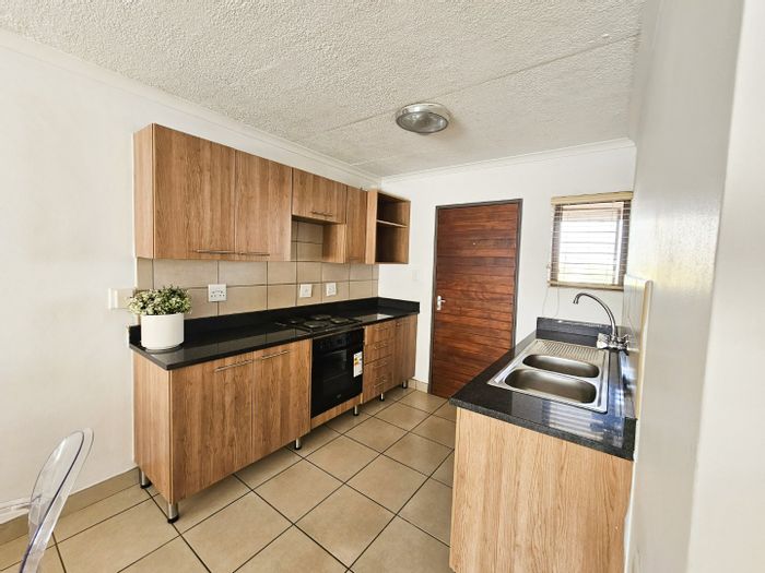 2 Bedroom Apartment To Rent in Die Hoewes with pool, gym, and security.