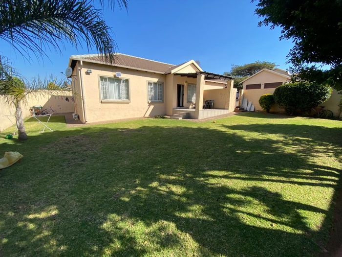 Northgate House For Sale: 3 Bedrooms, 2 Bathrooms, Double Garage, 24/7 Security.