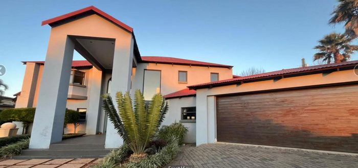 For Sale: Spacious 5-Bedroom House in Glen Erasmia with Double Garage and Security.