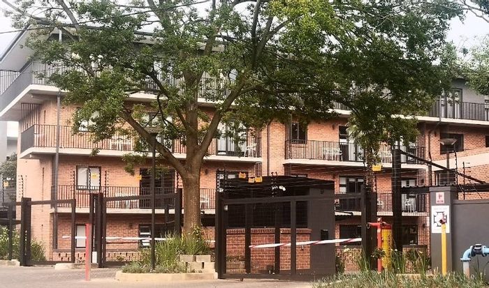 Hyde Park Apartment For Sale: 1 Bed, Gym, Pool, Secure Living, Prime Location.