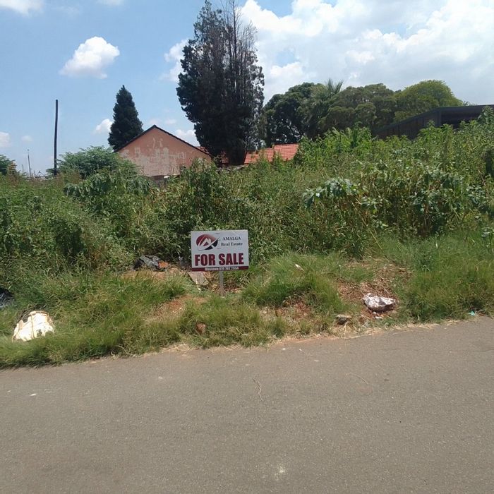 For Sale: House in Dawn Park, secure area near freeway, schools, 416 m² land.