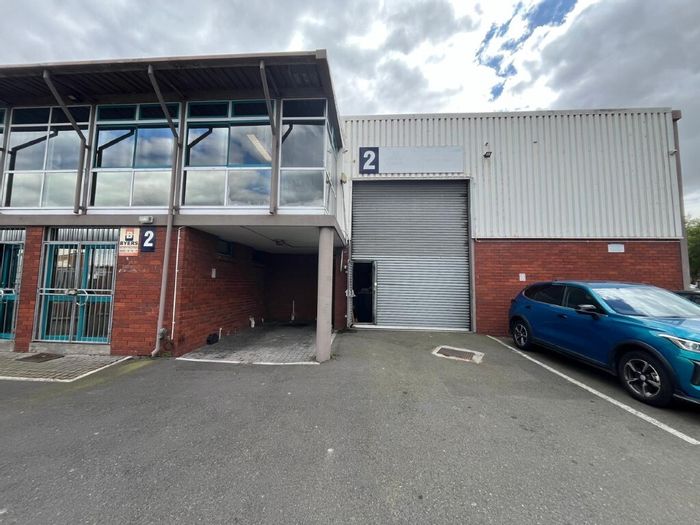 Industrial unit in Airport Industria to rent, 283m2, secure parking, office space.