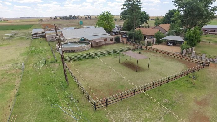 Magaliesburg Farm For Sale: 61 stables, borehole, cottages, and expansive grazing land.