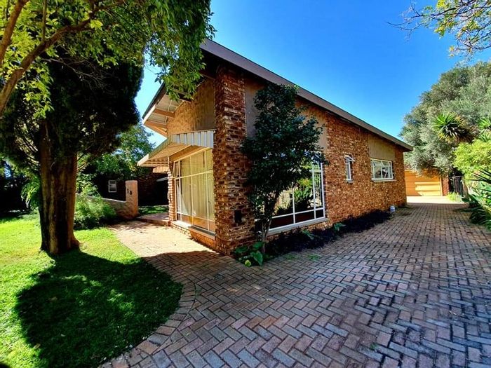Property #ENT0164529, House for sale in Potchefstroom Central