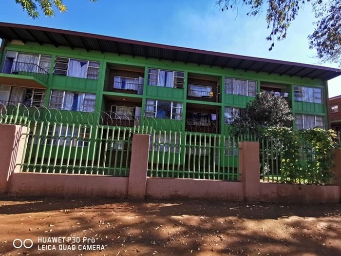 Guest House For Sale in Vanderbijlpark Cw 1: 41 units, parking, stable income.