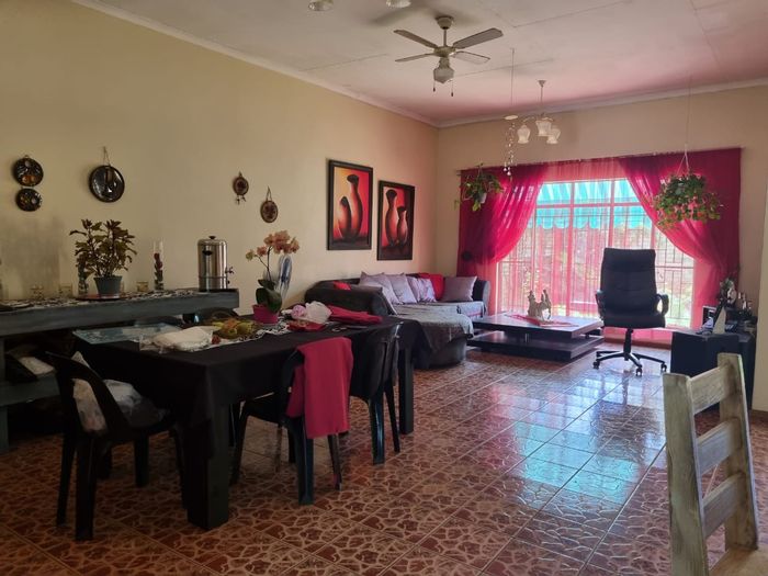 2-Bedroom Townhouse for Sale in Mookgopong Rural, close to business center.