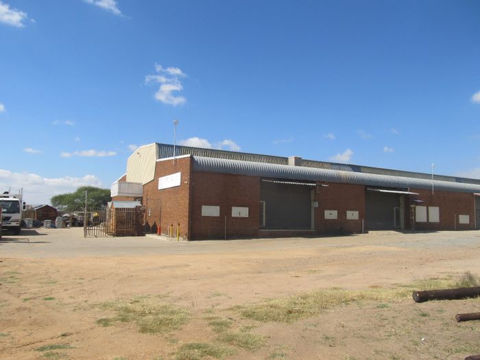 Industrial property in Laboria for sale: 1500m² warehouse, diverse tenants, R679k income.