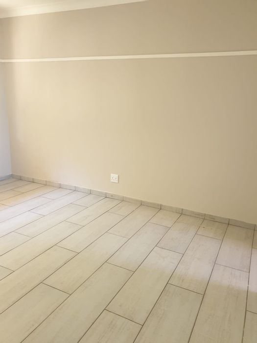 For Sale: 2 Bedroom Apartment in Stilfontein Ext 1 with carport and easy access.