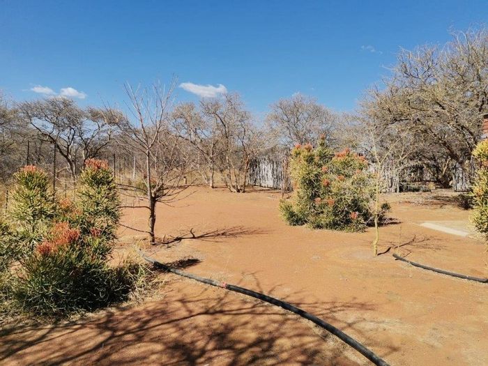 Lephalale Central Small Holding For Sale: 22.6 ha, game fenced, solar energy, water features.