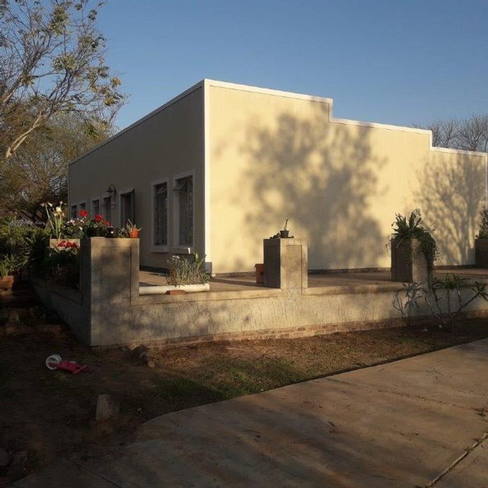 House for Sale in Lephalale Central: 2 Bedrooms, spacious yard, built-in cupboards.