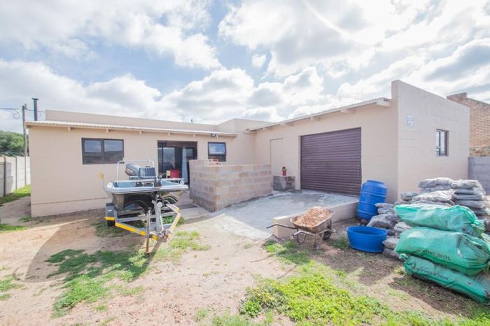 Cozy house for sale in Theronville with garage, inverter, and outdoor braai.