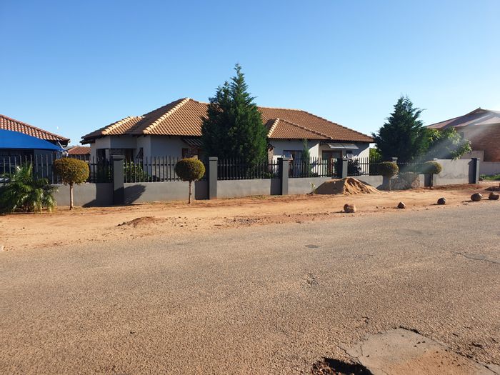 Property #ENT0243985, House for sale in Lebowakgomo Zone F