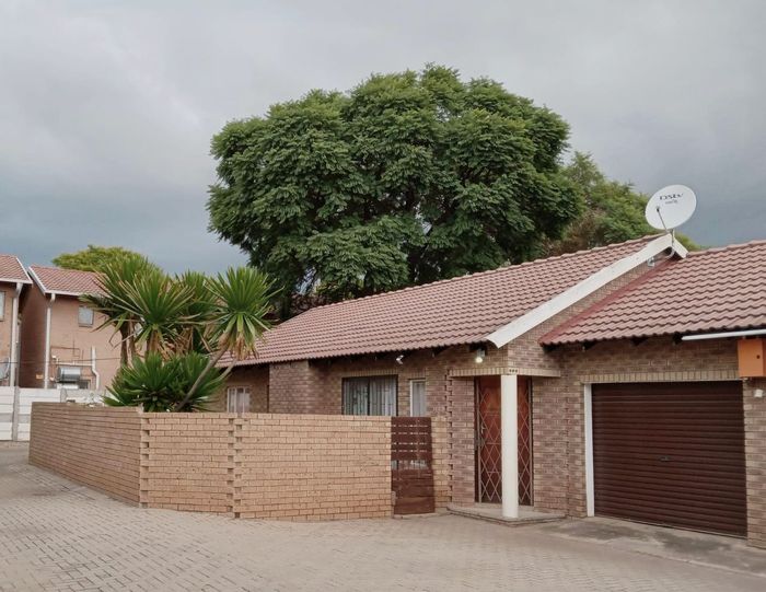 3-Bedroom Townhouse for Sale in Polokwane Central with Private Garden and Garage.