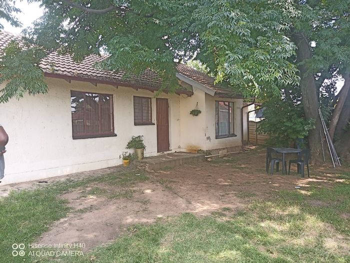 Brakpan North House For Sale: 5 beds, 3 baths, pool, rental potential.