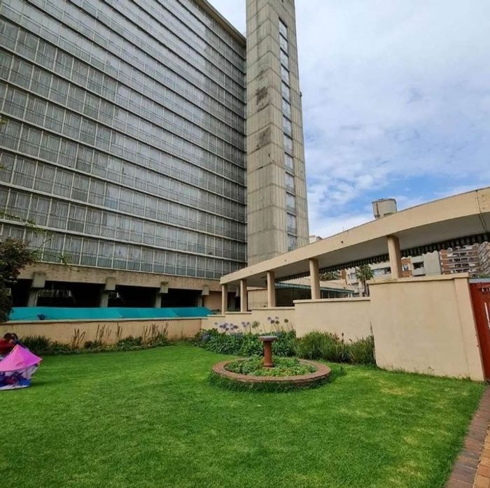 For Sale: Furnished 2-bedroom apartment in Parktown with pool and secure complex.