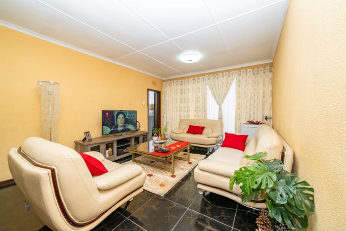 Benoni Central Apartment For Sale: Spacious, secure, near amenities, garage included.