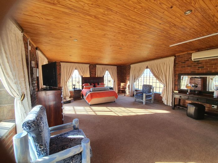 For Sale: Boskop Farm, 42 hectares, water rights, irrigation, two houses, income potential.