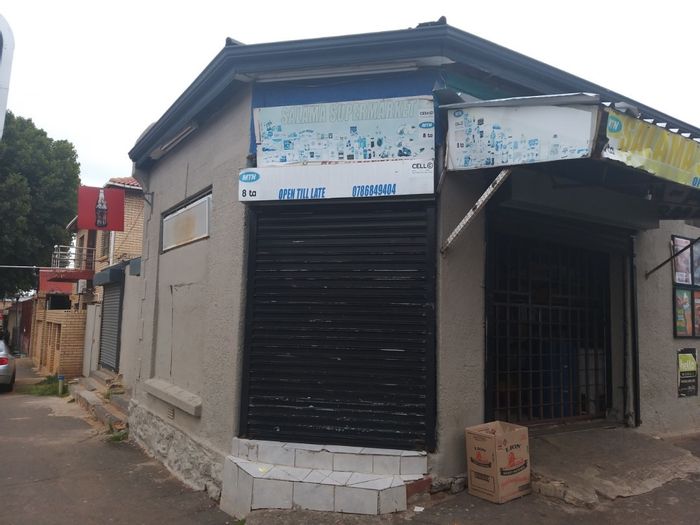 Mayfair House For Sale: Business potential, 3 bedrooms, near amenities.