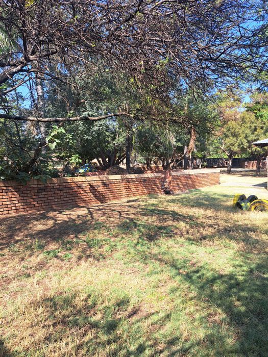 Retail Property For Sale in Ivy Park: Includes pet shop, pools, offices, and more.